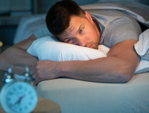 Zaburzenia snu: rodzaje, przyczyny i&nbsp;leczenie dyssomnii