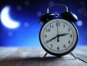 Ile snu potrzebuje człowiek? Ile godzin spać, aby się wyspać?