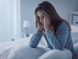 Parasomnia – rodzaje, przyczyny i leczenie nietypowych zachować podczas snu