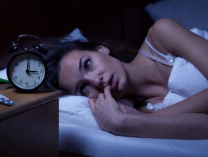 Problemy z zasypianiem – zaburzenia latencji snu i przyczyny bezsenności