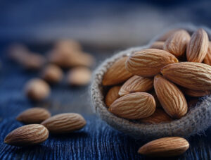 Czy&nbsp;można jeść migdały na&nbsp;noc? Poznaj odpowiedź!