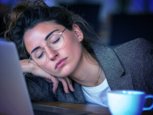 Senność po&nbsp;kawie – czy&nbsp;to&nbsp;normalne, że&nbsp;po&nbsp;kawie chce się spać?